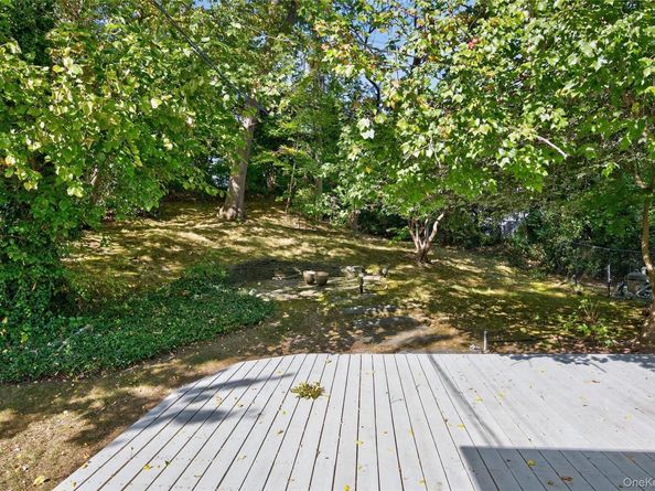 39 Hummingbird Drive, East Hills NY 11576