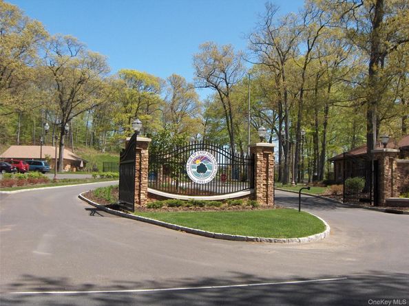 39 Hummingbird Drive, East Hills NY 11576