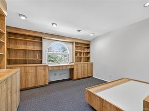 39 Hummingbird Drive, East Hills NY 11576