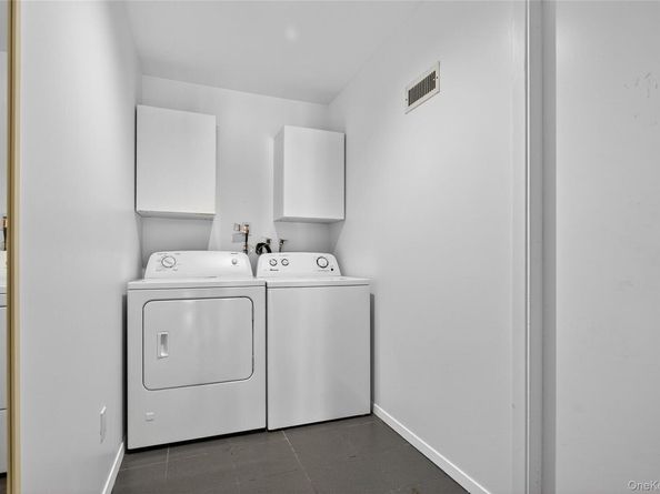 39 Hummingbird Drive, East Hills NY 11576