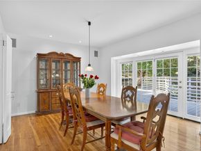 39 Hummingbird Drive, East Hills NY 11576