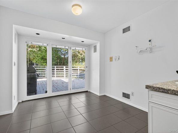 39 Hummingbird Drive, East Hills NY 11576