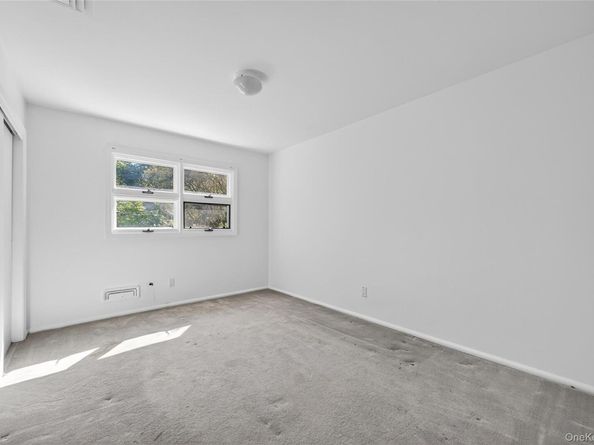 39 Hummingbird Drive, East Hills NY 11576