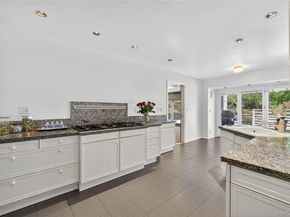 39 Hummingbird Drive, East Hills NY 11576