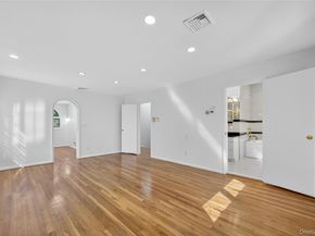 39 Hummingbird Drive, East Hills NY 11576