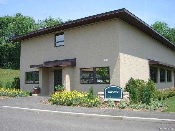 39 Hummingbird Drive, East Hills NY 11576