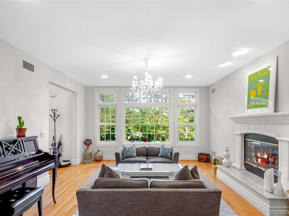 12 Fish Cove Road, Southampton NY 11968