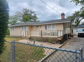 8 Astoria Road, Mastic Beach NY 11951