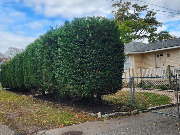 8 Astoria Road, Mastic Beach NY 11951
