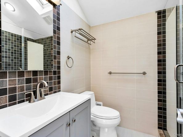 4 Greenway Drive, Syosset NY 11791