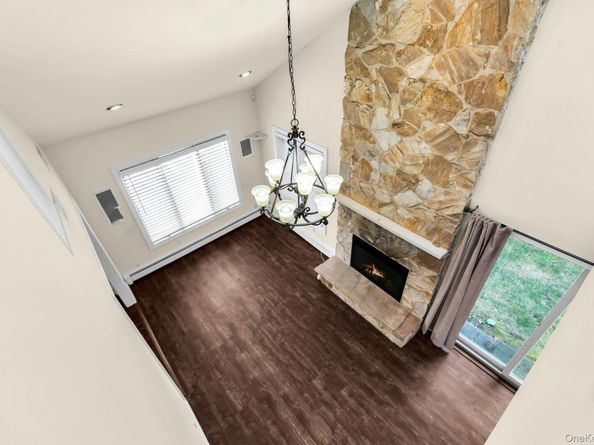 4 Greenway Drive, Syosset NY 11791