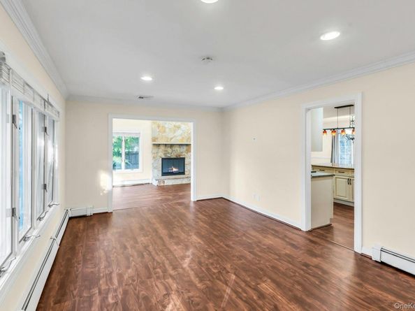 4 Greenway Drive, Syosset NY 11791