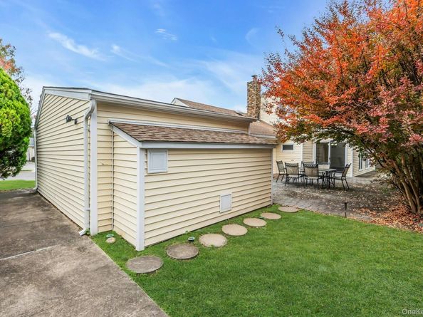 4 Greenway Drive, Syosset NY 11791