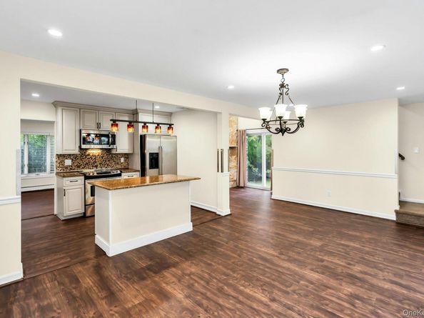 4 Greenway Drive, Syosset NY 11791