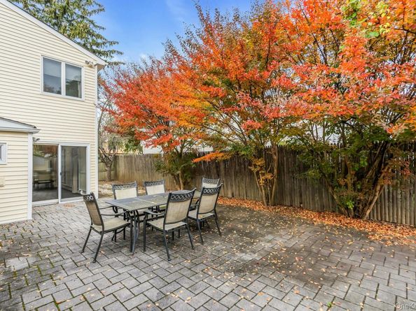 4 Greenway Drive, Syosset NY 11791