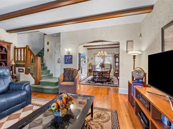 338 Bauer Place, Mineola NY 11501