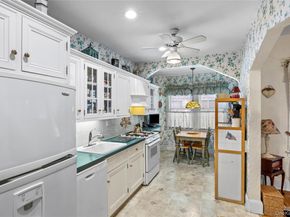 338 Bauer Place, Mineola NY 11501