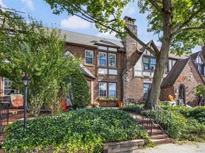 338 Bauer Place, Mineola NY 11501