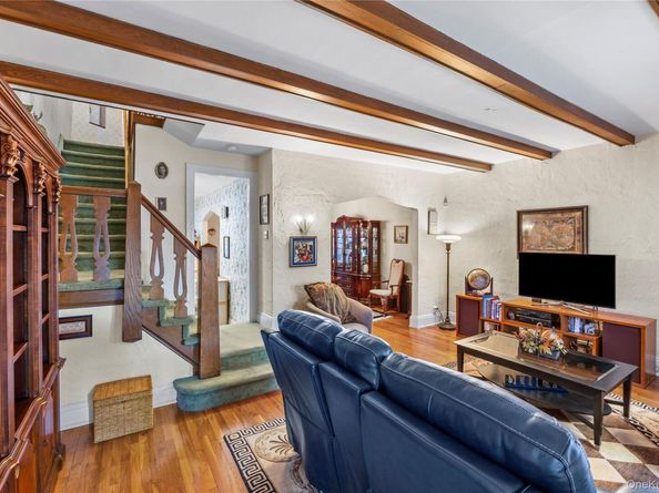 338 Bauer Place, Mineola NY 11501