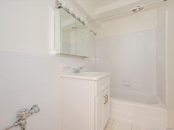 99 Randall Avenue 2J, Freeport NY 11520