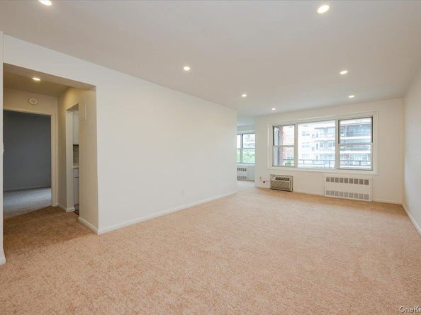 99 Randall Avenue 2J, Freeport NY 11520