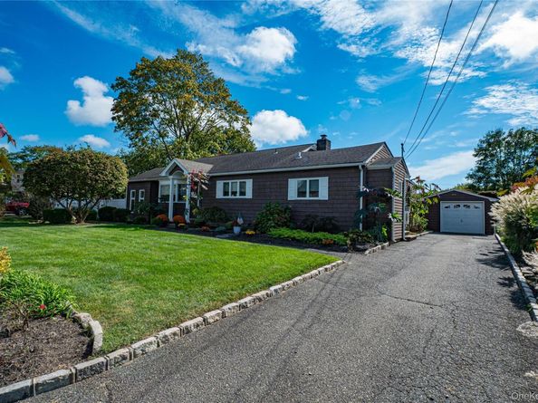 60 White Street, North Babylon NY 11703