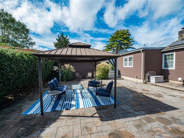 60 White Street, North Babylon NY 11703