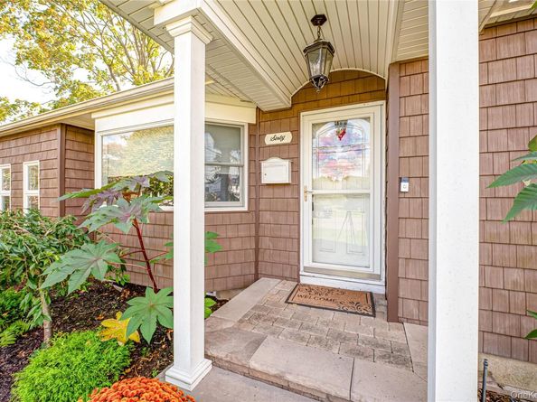 60 White Street, North Babylon NY 11703