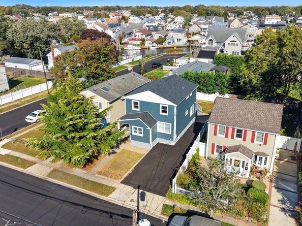45 Venetian Prom, Lindenhurst NY 11757