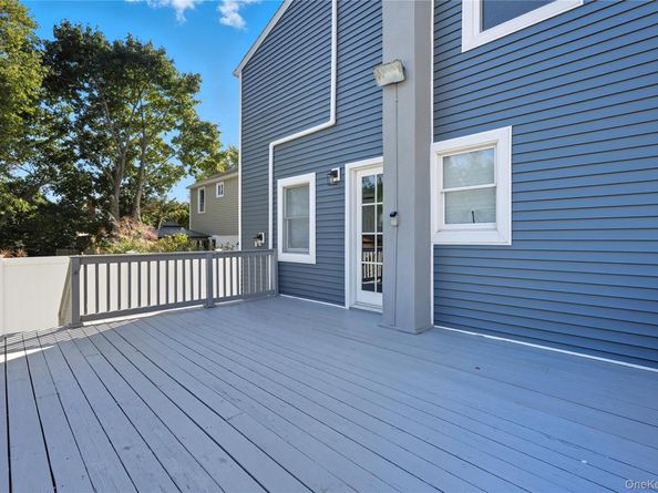 45 Venetian Prom, Lindenhurst NY 11757