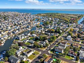 45 Venetian Prom, Lindenhurst NY 11757