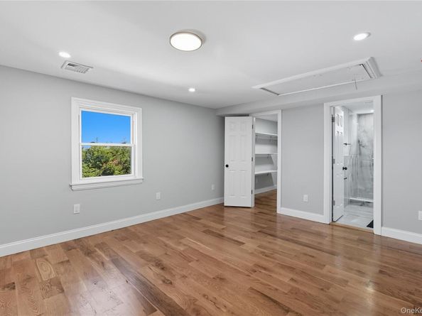 45 Venetian Prom, Lindenhurst NY 11757