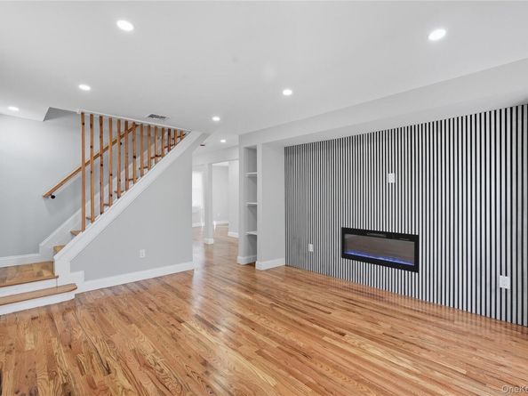 45 Venetian Prom, Lindenhurst NY 11757