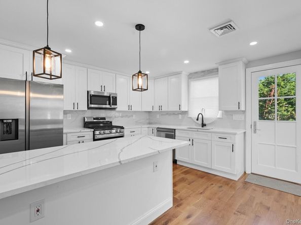 45 Venetian Prom, Lindenhurst NY 11757