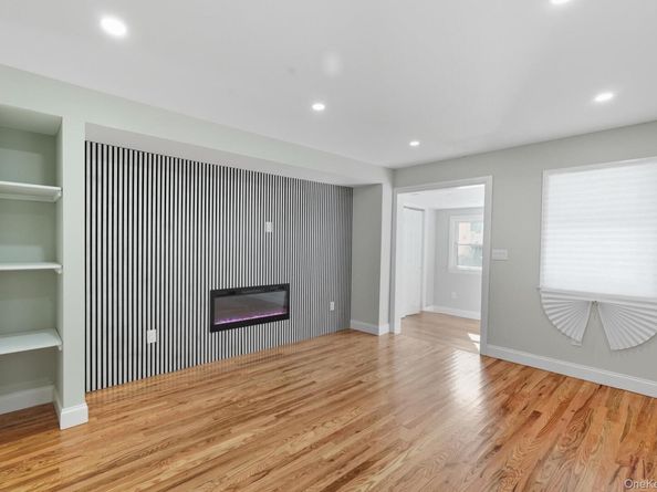 45 Venetian Prom, Lindenhurst NY 11757