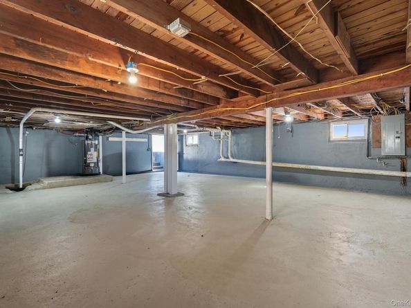 45 Venetian Prom, Lindenhurst NY 11757