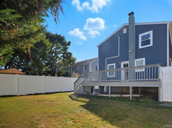 45 Venetian Prom, Lindenhurst NY 11757