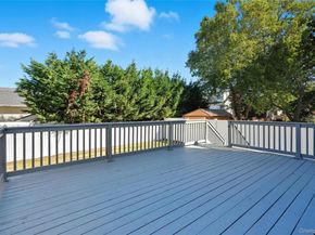 45 Venetian Prom, Lindenhurst NY 11757