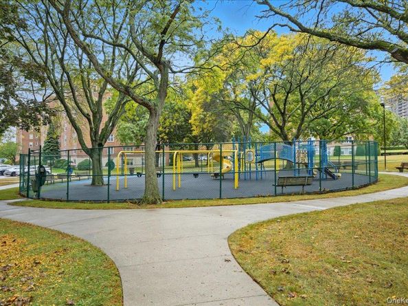 21140 18th Avenue 1H, Bayside NY 11360