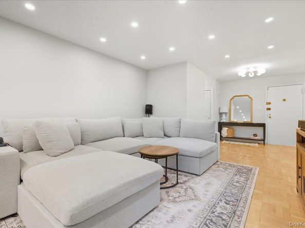 21140 18th Avenue 1H, Bayside NY 11360