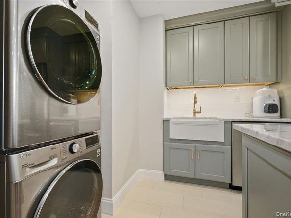 21140 18th Avenue 1H, Bayside NY 11360