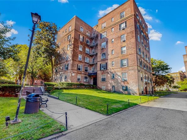 55-25 31 Avenue 1K, Woodside NY 11377