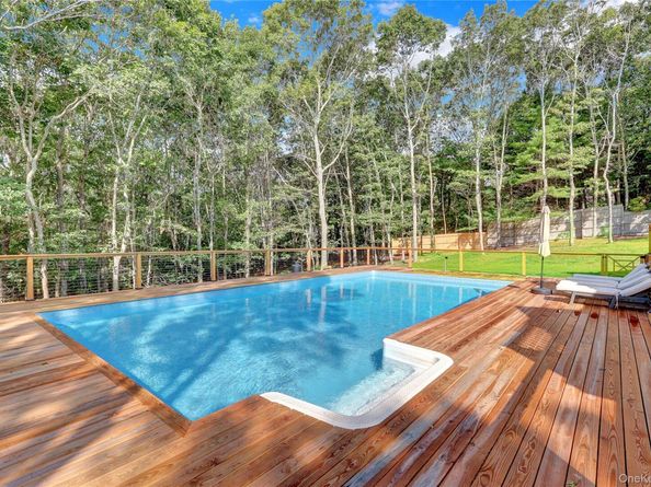 15 Deer Ridge Trail, Water Mill NY 11976