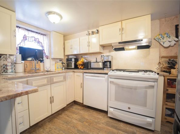 3252 Waterbury Avenue 1, Bronx NY 10465