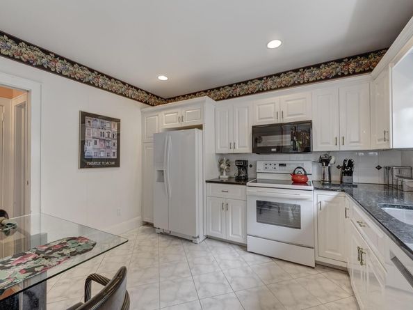 189 Meadowsweet Road, Mineola NY 11501