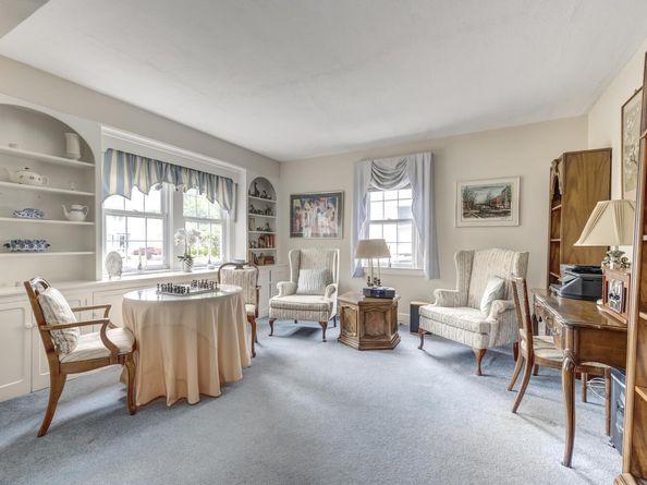189 Meadowsweet Road, Mineola NY 11501