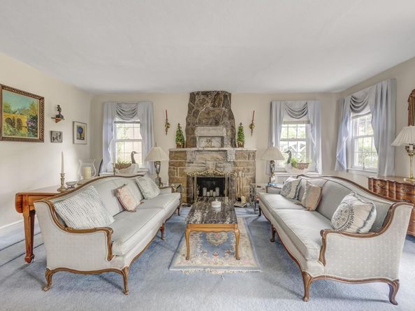 189 Meadowsweet Road, Mineola NY 11501