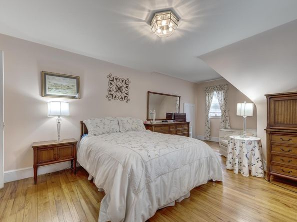 189 Meadowsweet Road, Mineola NY 11501
