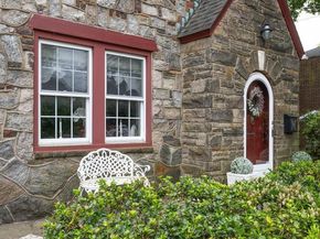 189 Meadowsweet Road, Mineola NY 11501