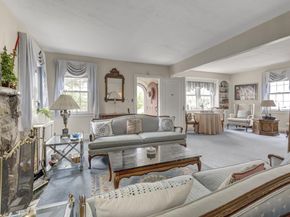 189 Meadowsweet Road, Mineola NY 11501